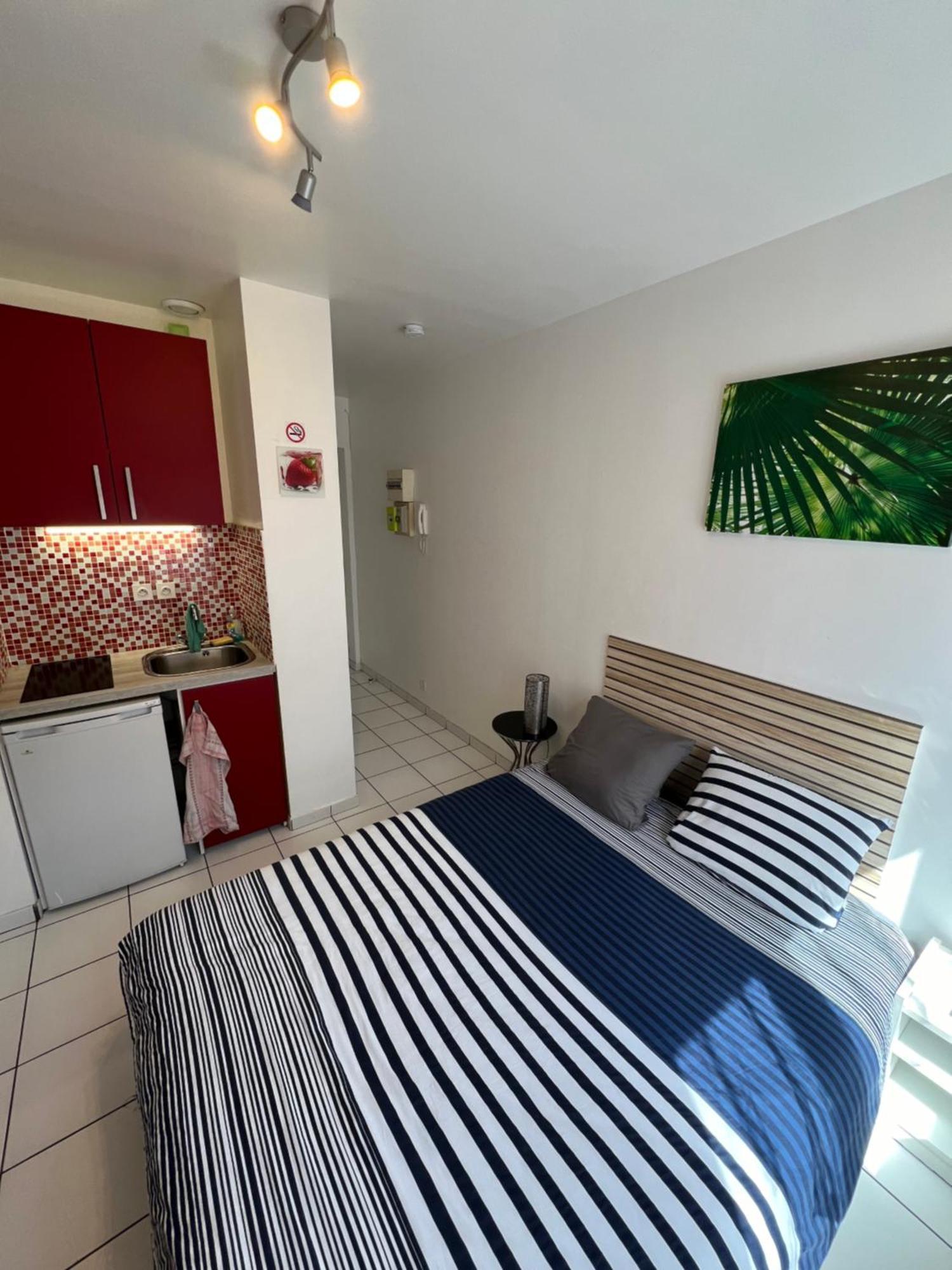 Beau Studio Centre Ville Et Proche Gare Бурж Екстериор снимка