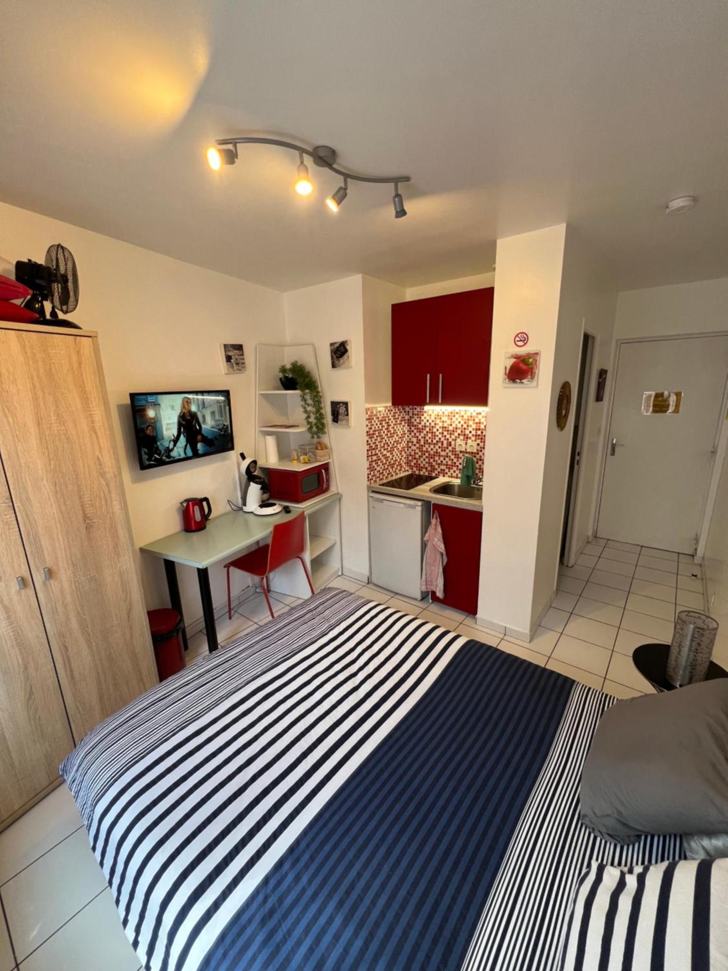 Beau Studio Centre Ville Et Proche Gare Бурж Екстериор снимка