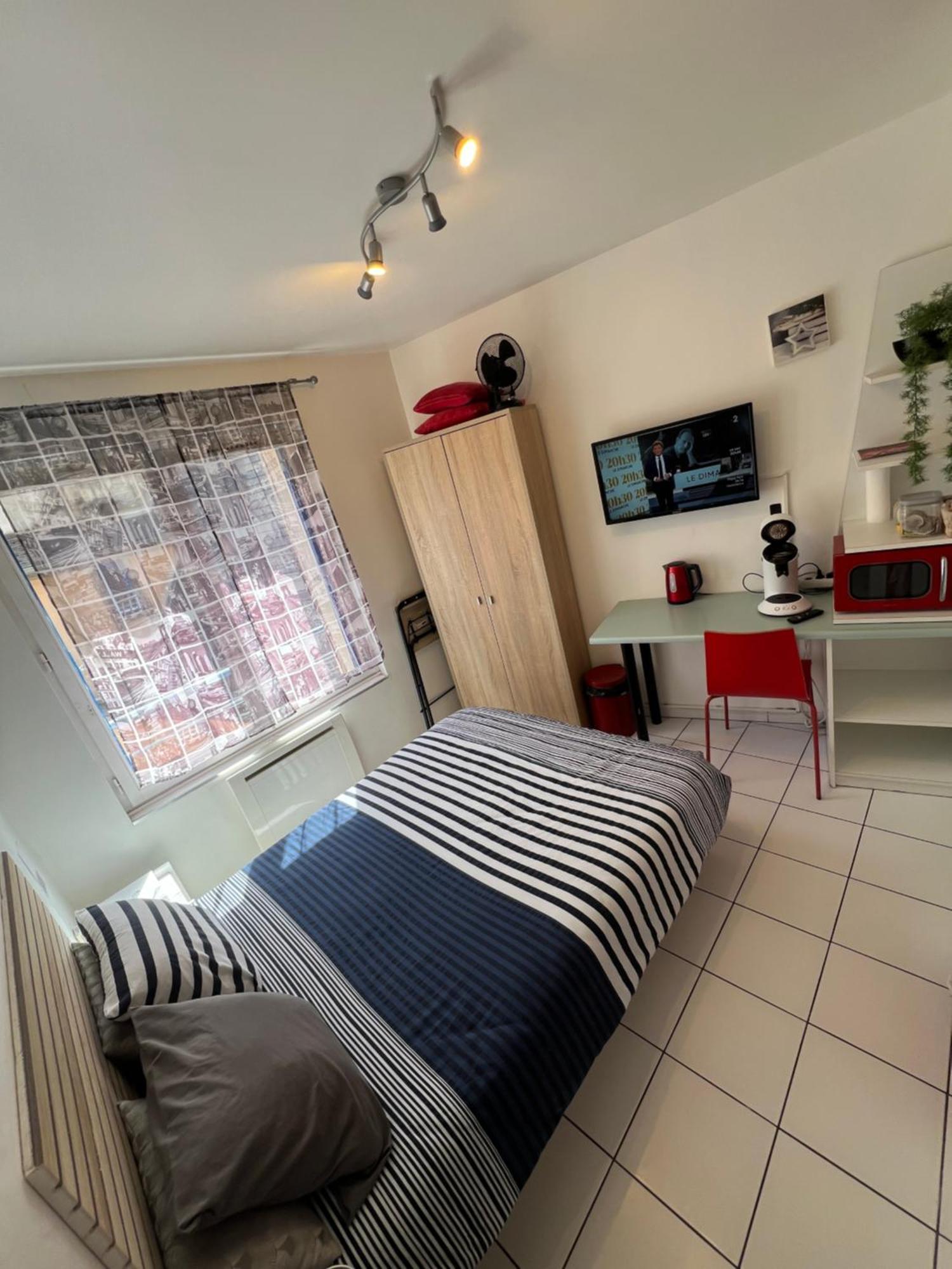 Beau Studio Centre Ville Et Proche Gare Бурж Екстериор снимка